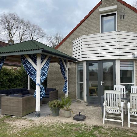 Gezellige Vakantiewoning Aan Het Water In Ewijk - Recreational Only No Workers Bagian luar foto