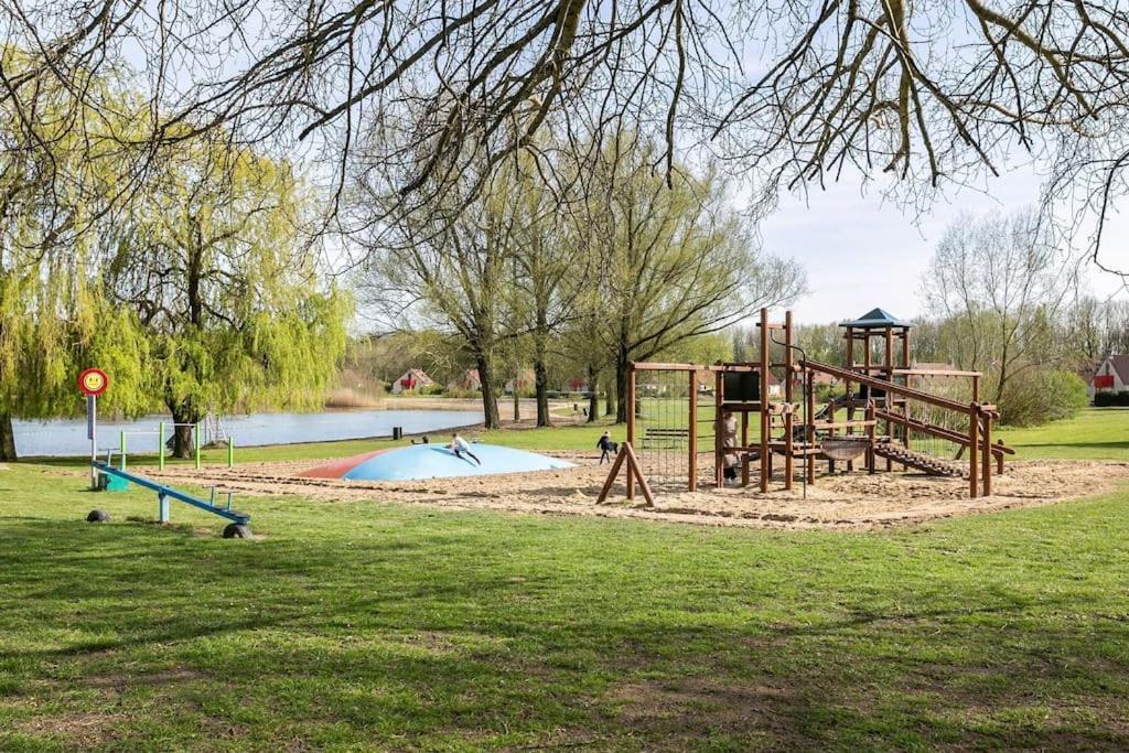 Gezellige Vakantiewoning Aan Het Water In Ewijk - Recreational Only No Workers Bagian luar foto