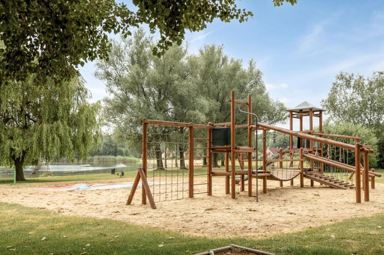 Gezellige Vakantiewoning Aan Het Water In Ewijk - Recreational Only No Workers Bagian luar foto