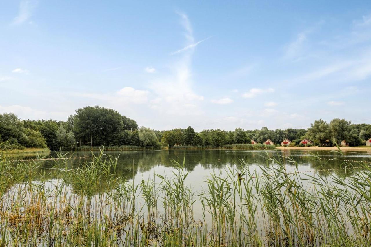 Gezellige Vakantiewoning Aan Het Water In Ewijk - Recreational Only No Workers Bagian luar foto