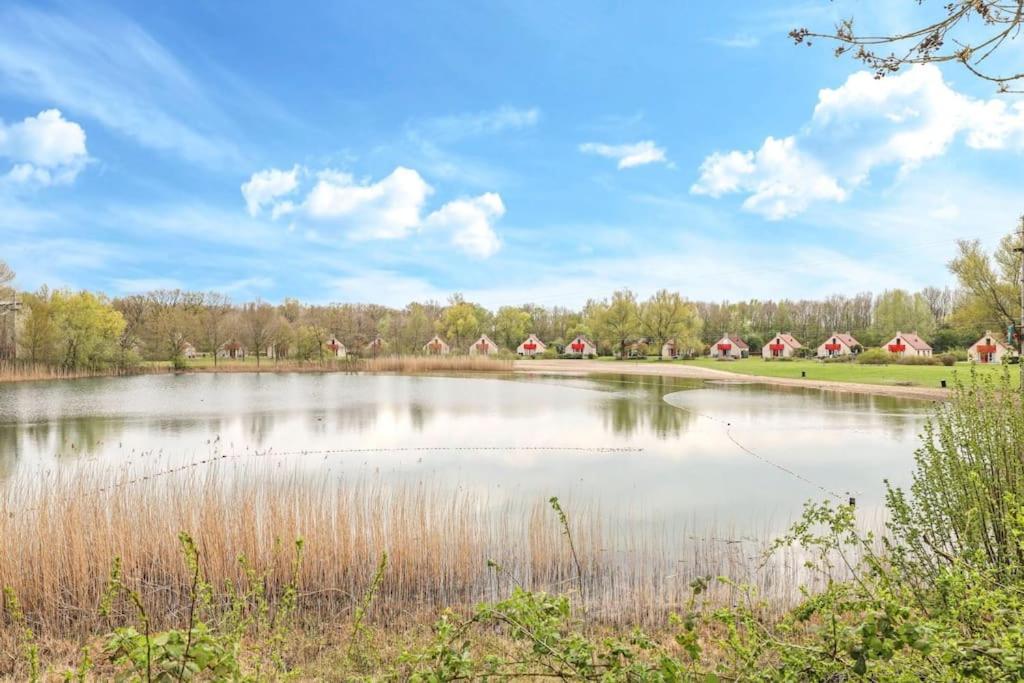 Gezellige Vakantiewoning Aan Het Water In Ewijk - Recreational Only No Workers Bagian luar foto