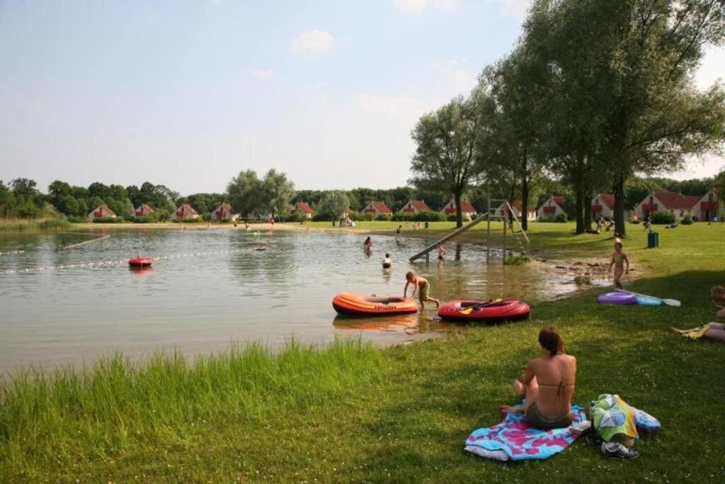 Gezellige Vakantiewoning Aan Het Water In Ewijk - Recreational Only No Workers Bagian luar foto